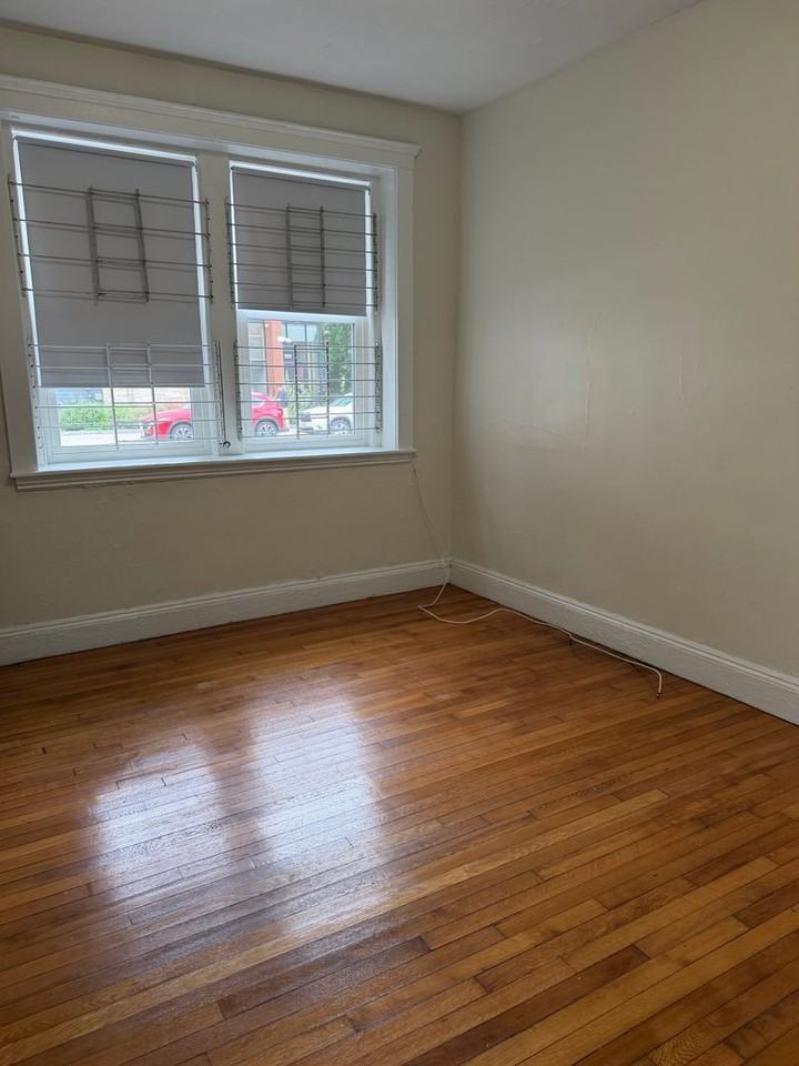 112 Washington St - Photo 3 of 7