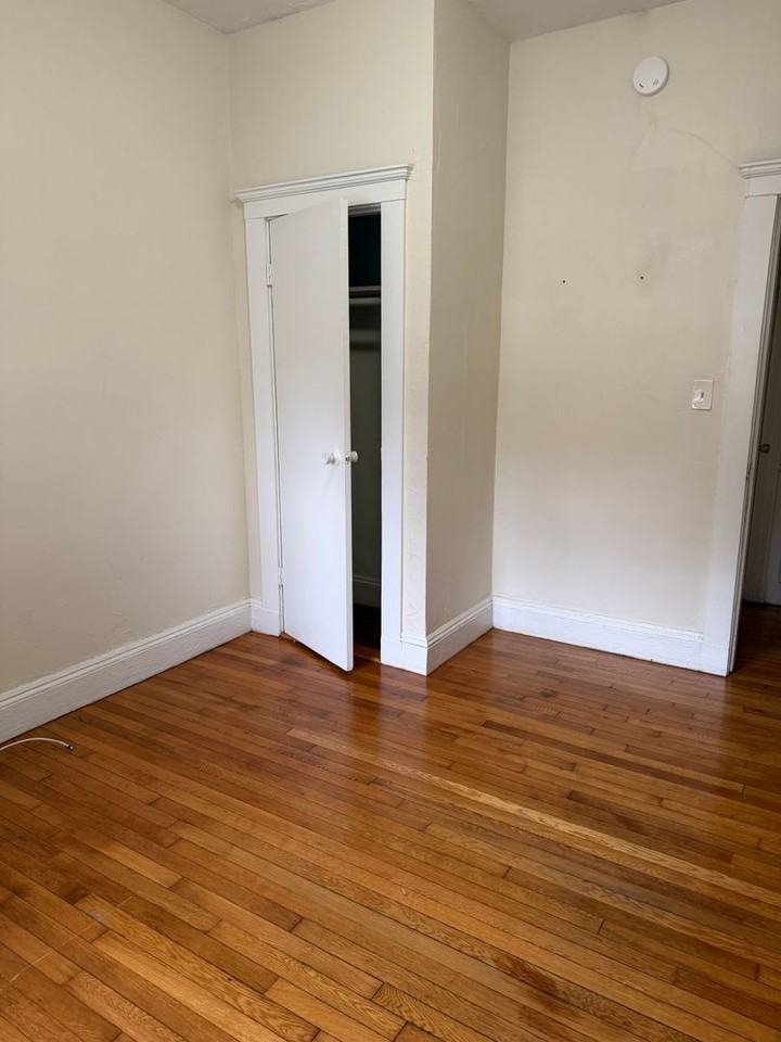 112 Washington St - Photo 4 of 7