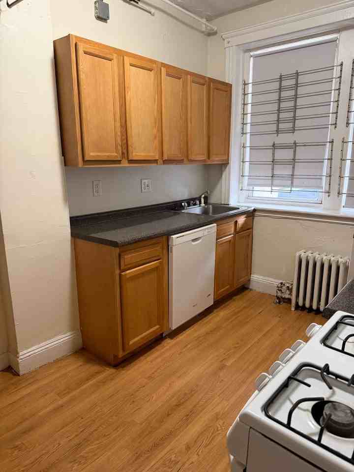 112 Washington St - Photo 5 of 7