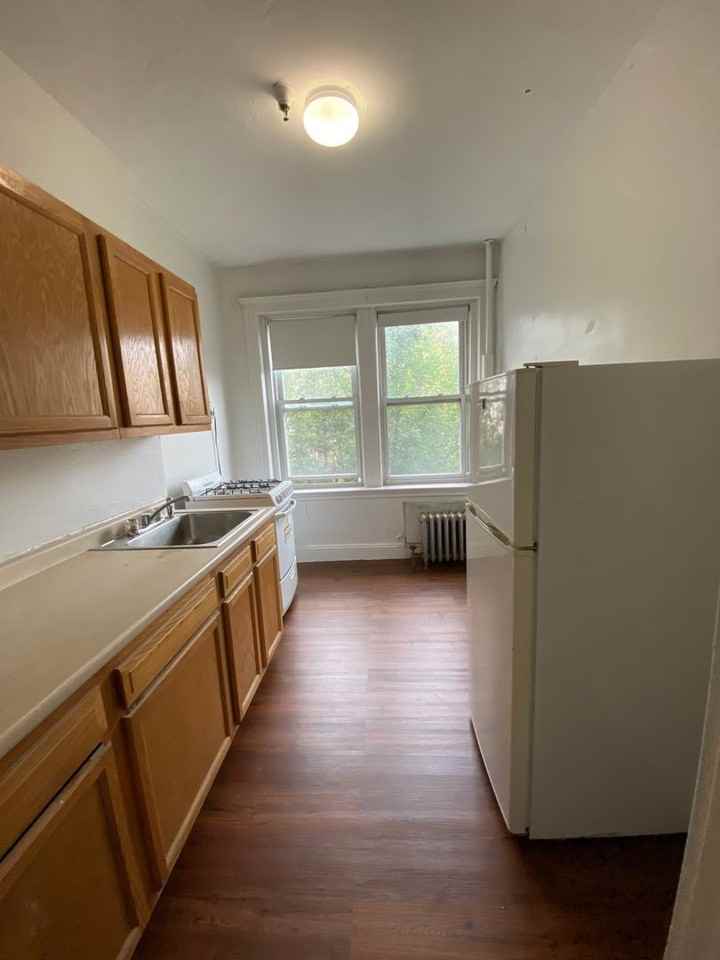 1689 Commonwealth Ave - Photo 4 of 5