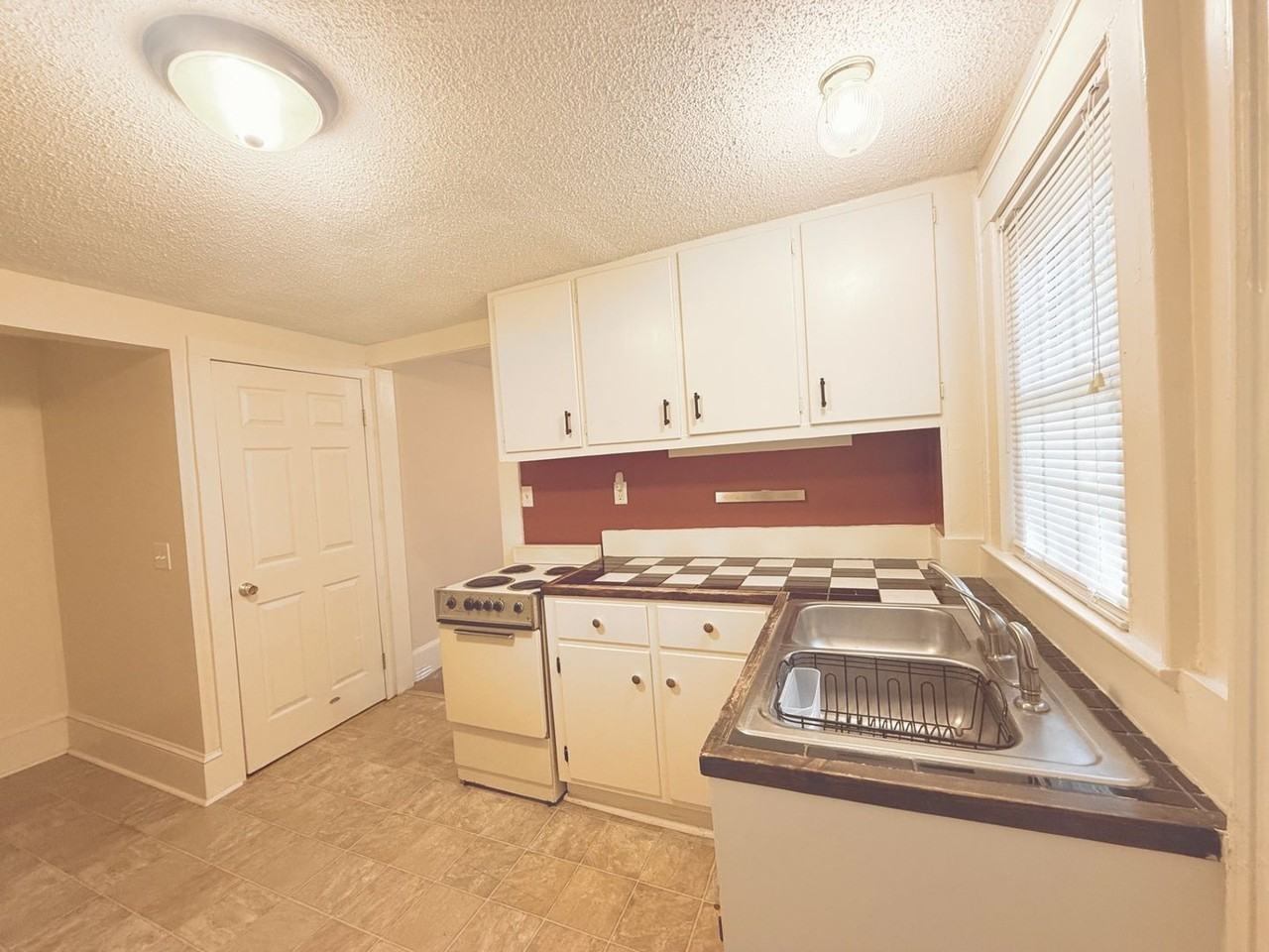 114 S Randolph Ave #C - Photo 5 of 13