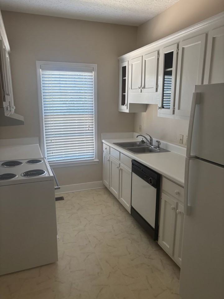 846 Hickman Rd #A - Photo 4 of 5