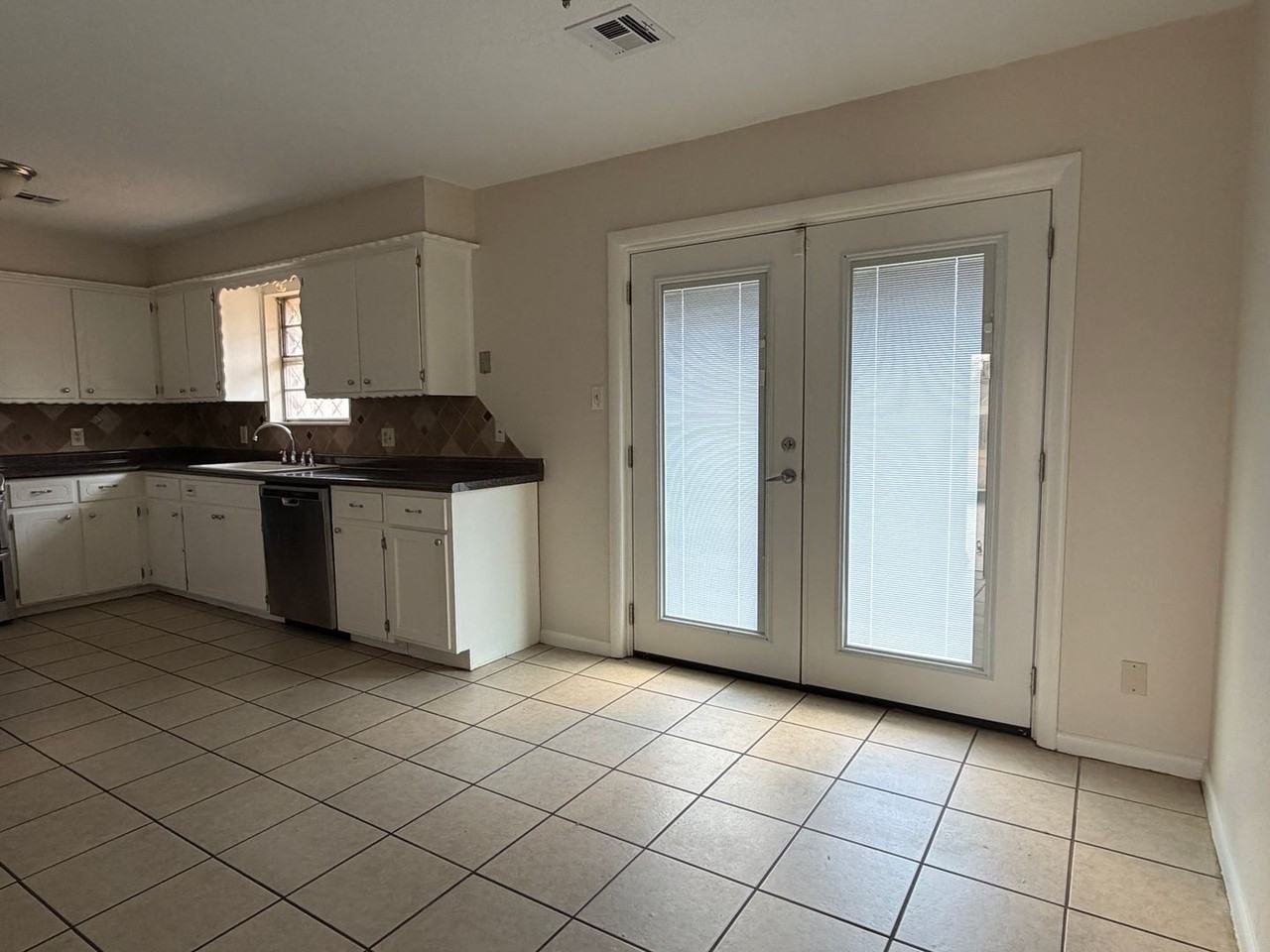 116 Sw 69th St - Photo 4 of 13