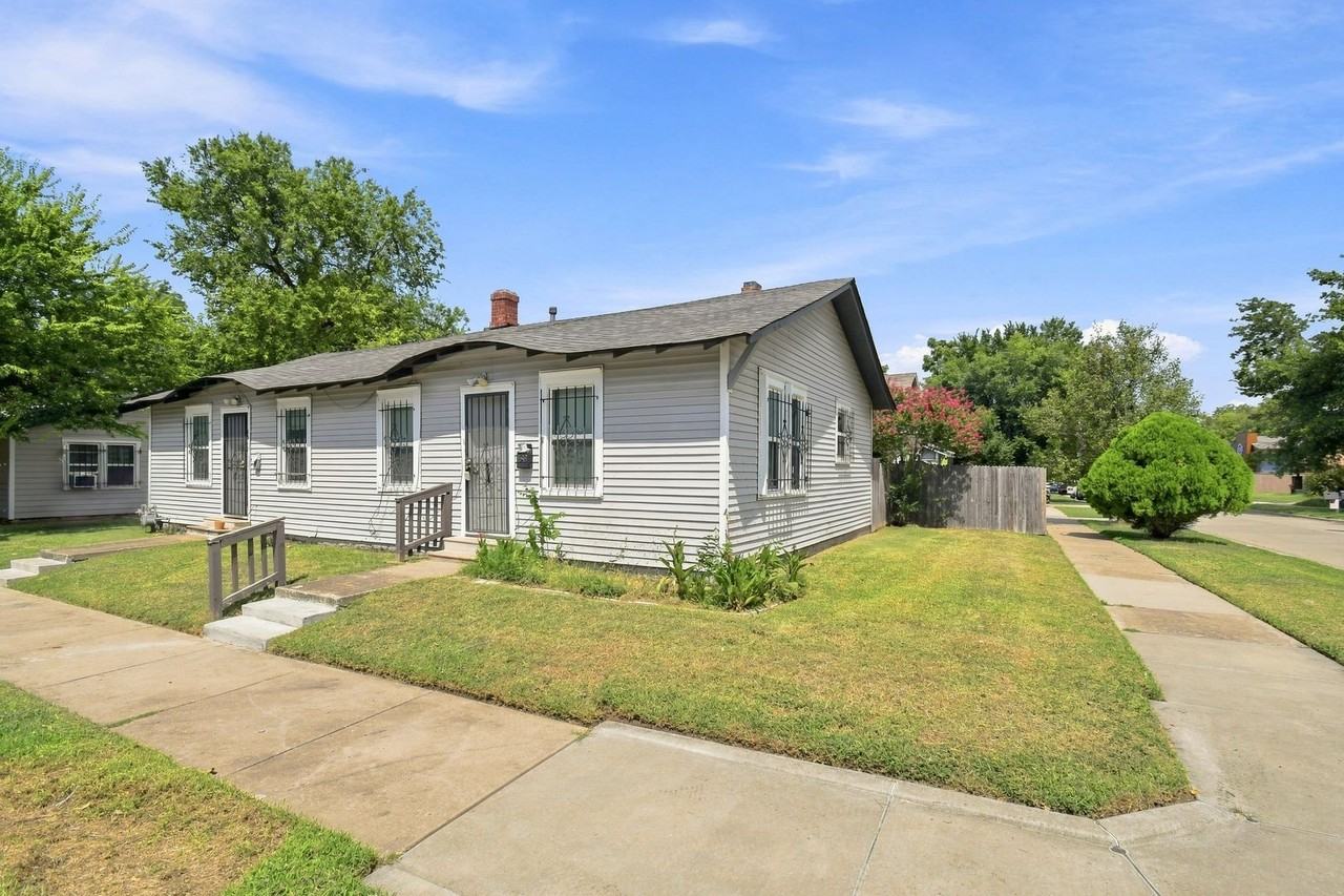 1549 E 10th St - Photo 2 of 22