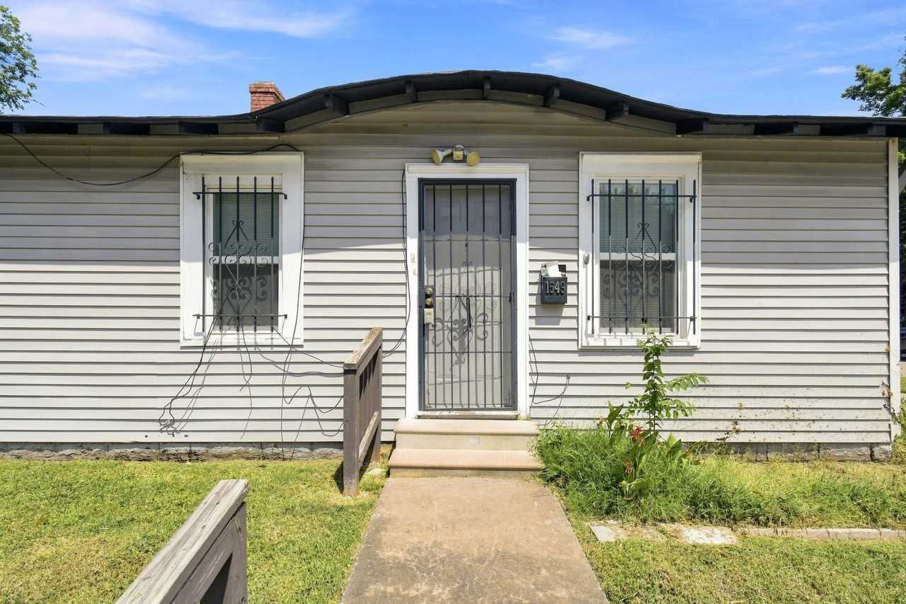 1549 E 10th St - Photo 4 of 22