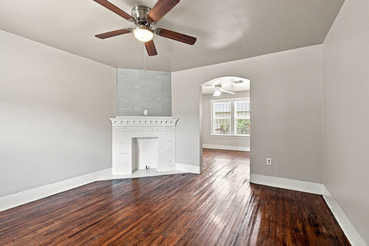 1549 E 10th St - Photo 5 of 22