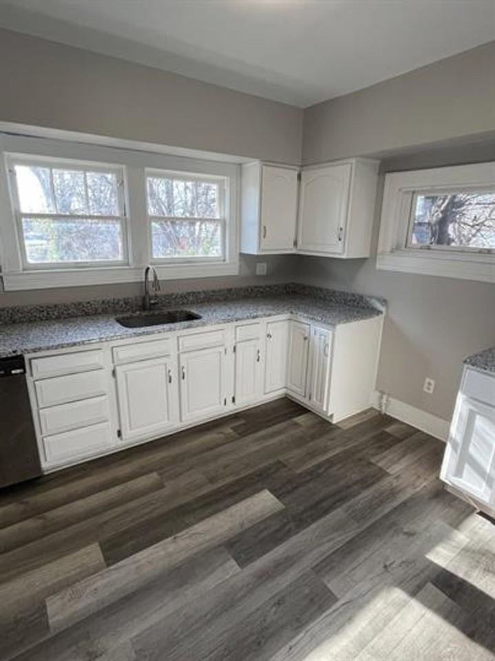 4124 Larkwood Ave - Photo 4 of 17