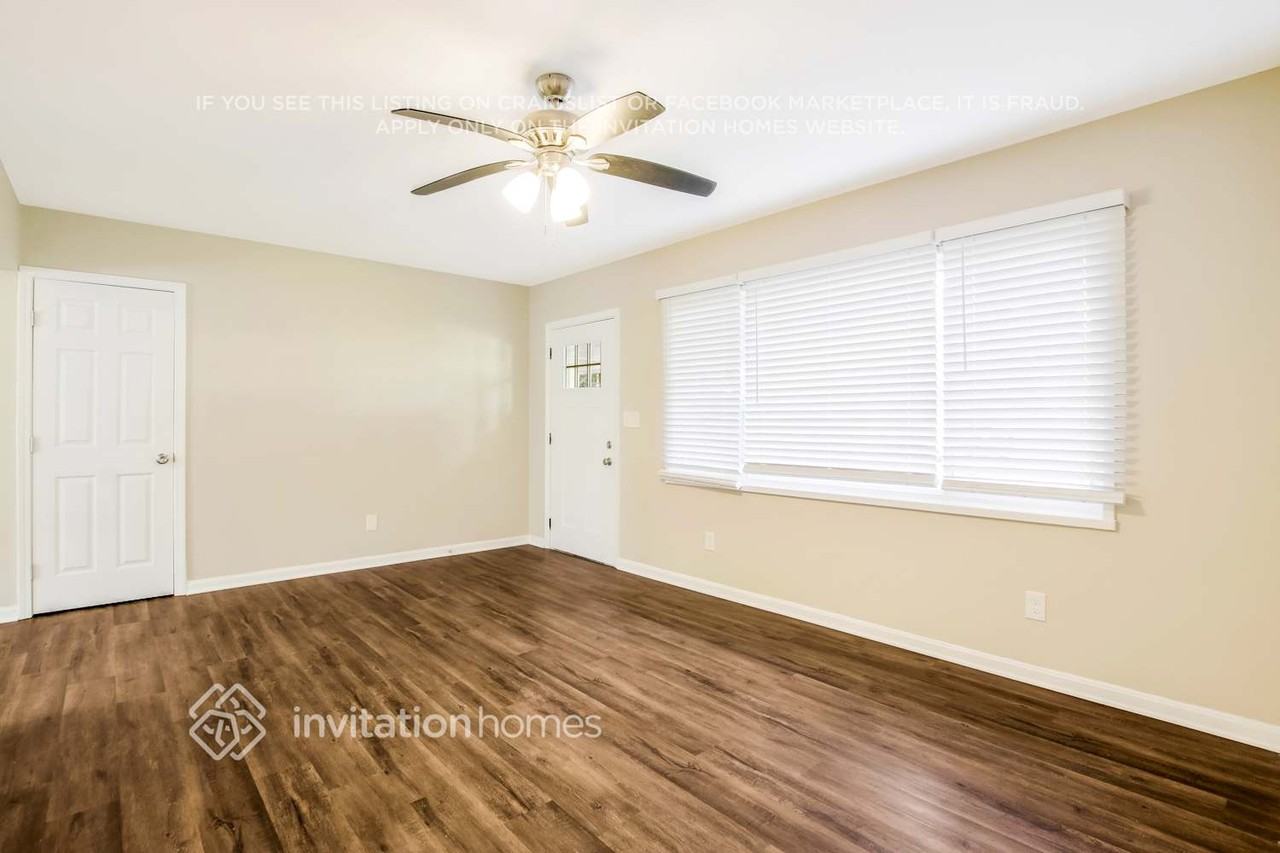 2740 Bonnybrook Dr Sw - Photo 2 of 19