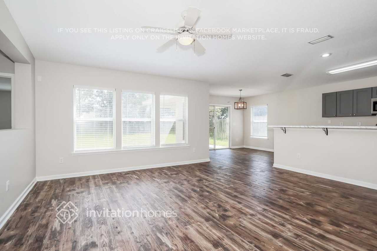 305 Brantley Harbor Dr - Photo 5 of 16