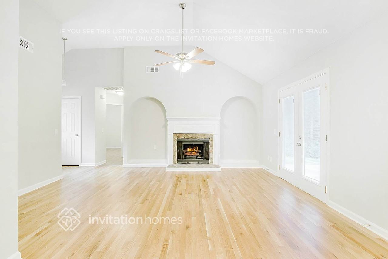 883 Columbia Ct - Photo 4 of 26