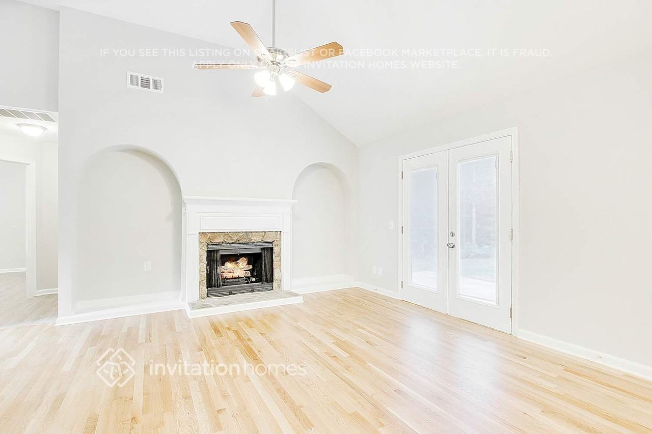 883 Columbia Ct - Photo 5 of 26