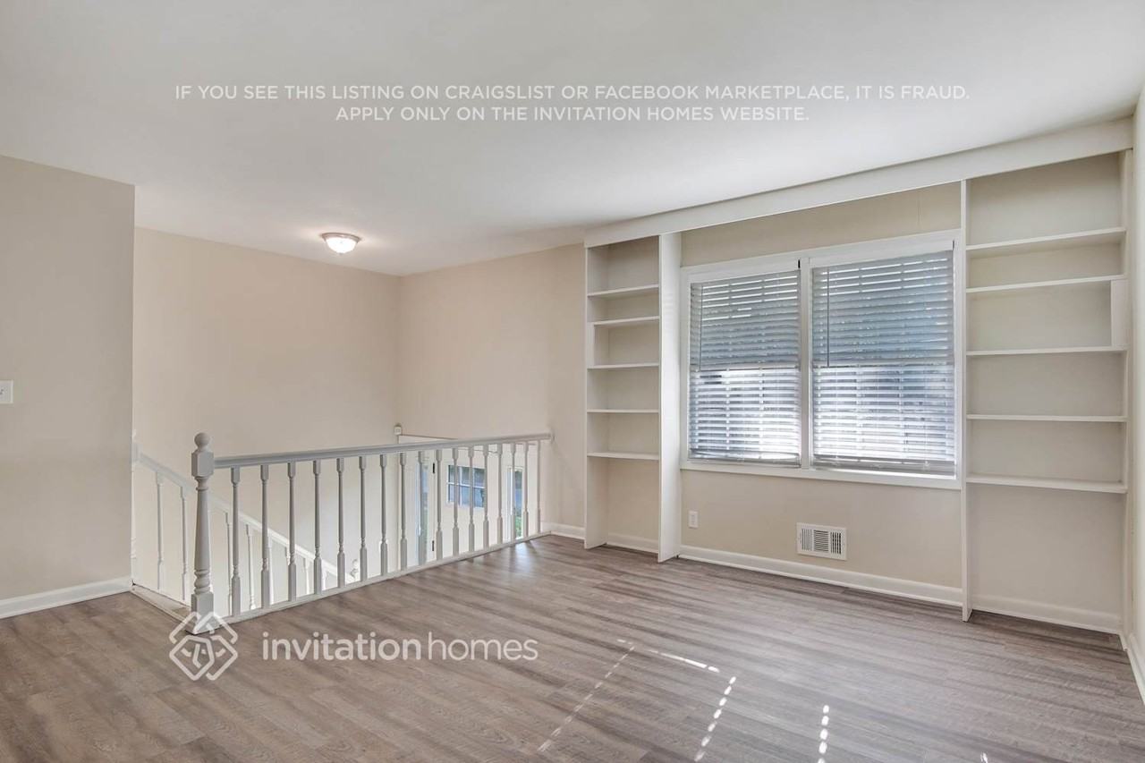 4424 Malibu Dr - Photo 3 of 24