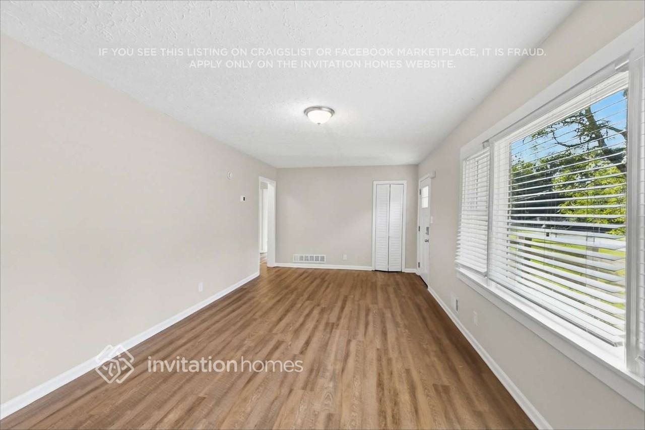2490 Habersham Dr - Photo 5 of 19
