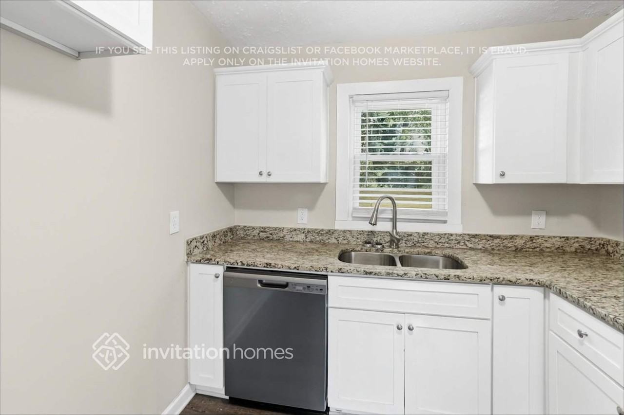 2490 Habersham Dr - Photo 6 of 19