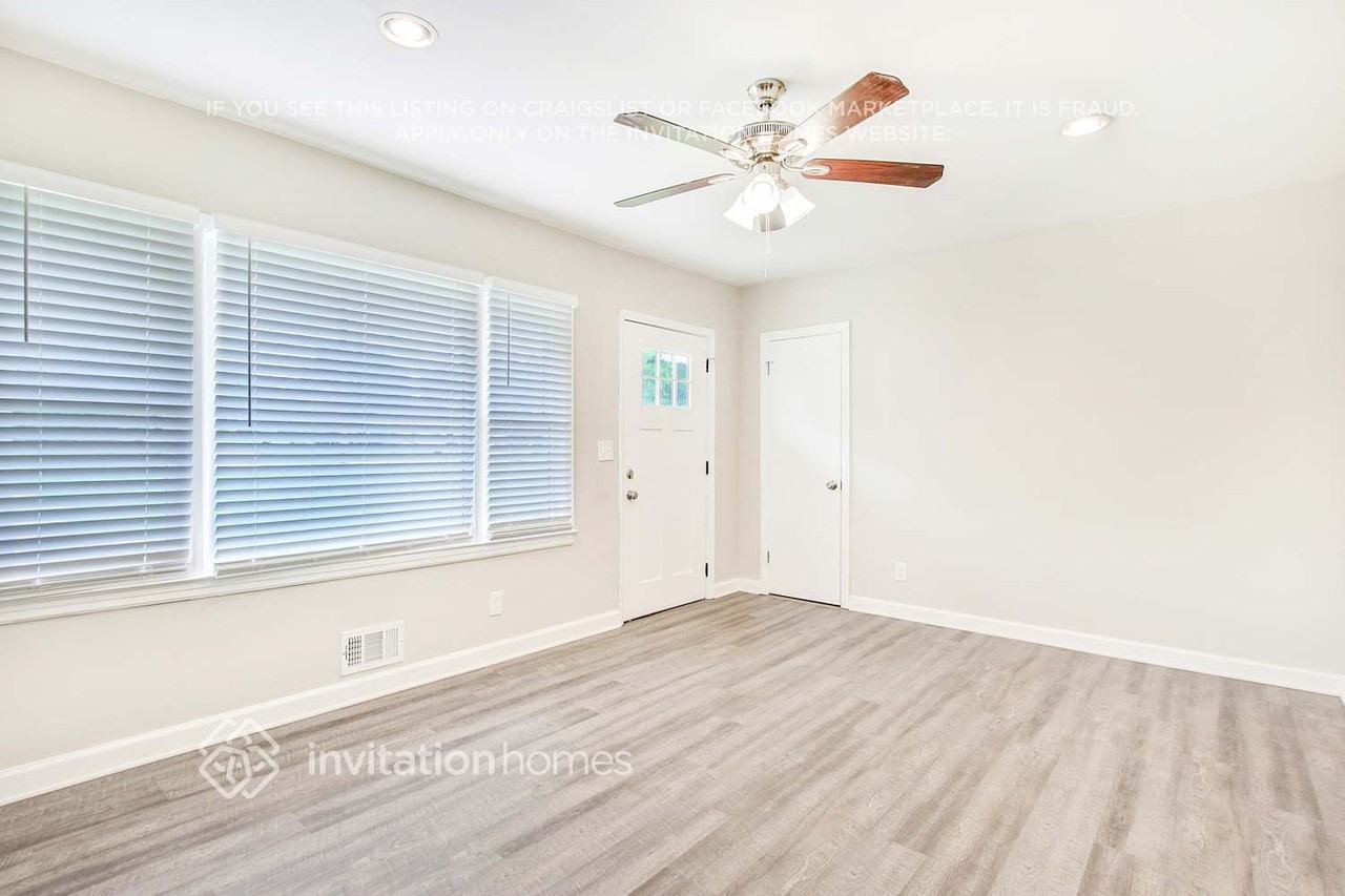 1620 Flintwood Dr Se - Photo 2 of 21