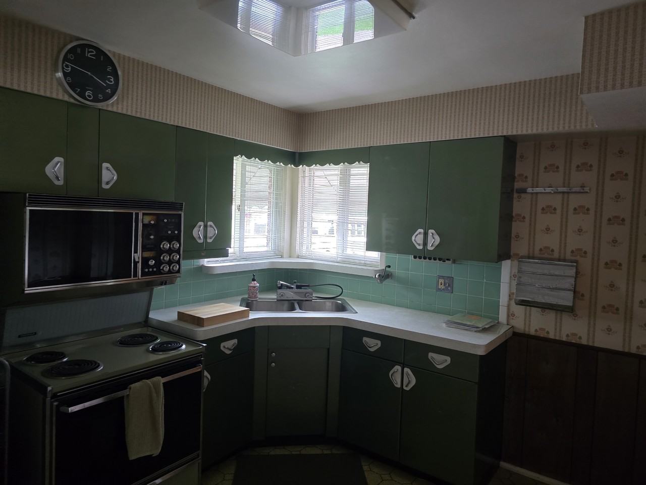 1700 Hampton Rd #1 - Photo 2 of 12