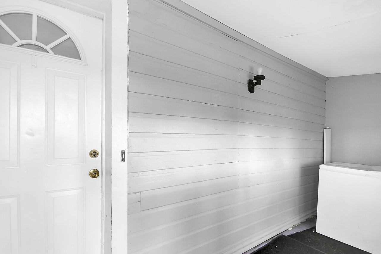 2451 9th Line Road - Photo 3 of 28