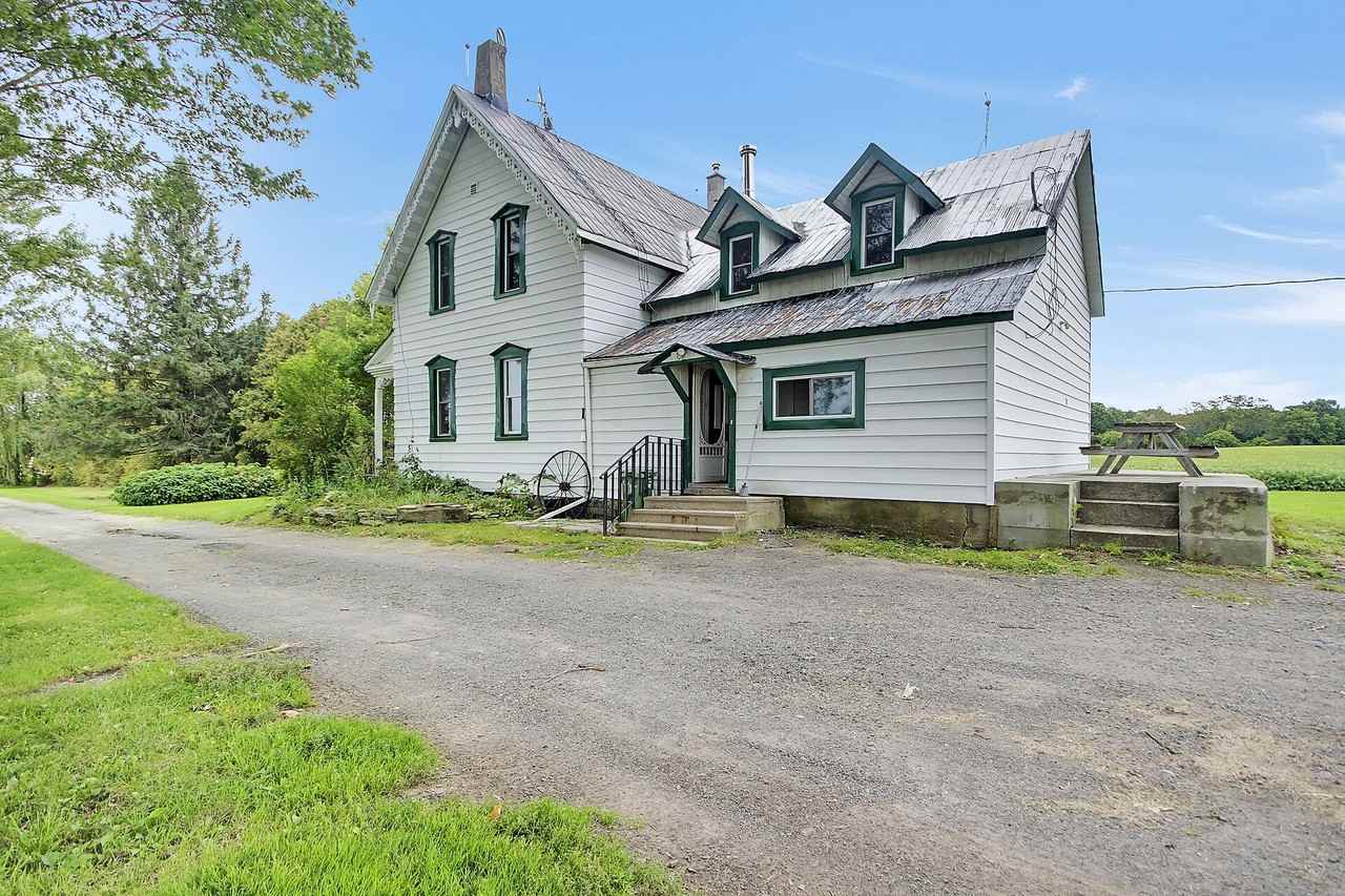 2451 9th Line Road - Photo 2 of 28