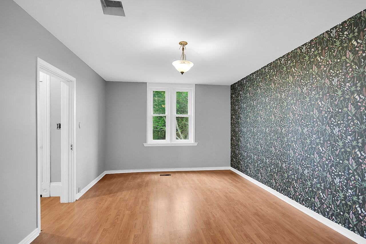 2451 9th Line Road - Photo 6 of 28