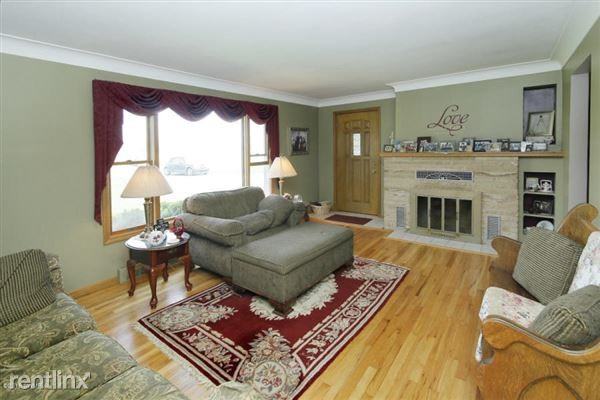 17283 Moorepark Rd - Photo 2 of 24