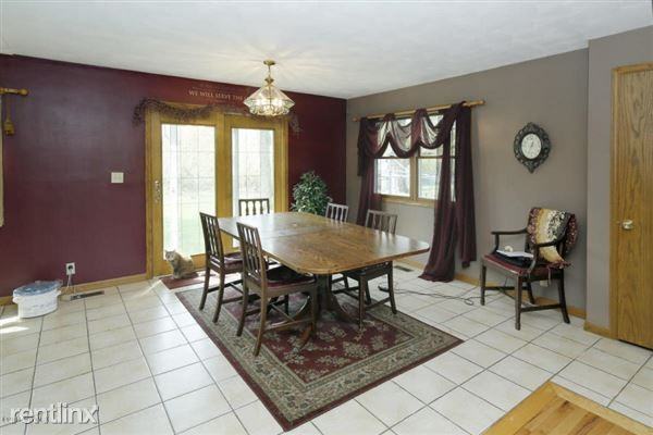 17283 Moorepark Rd - Photo 3 of 24