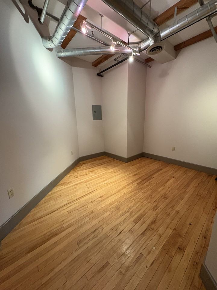 110 Princess Street 401 - Photo 6 of 8