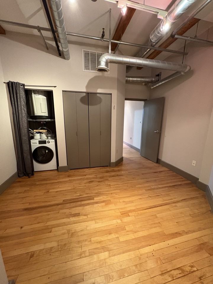 110 Princess Street 401 - Photo 7 of 8