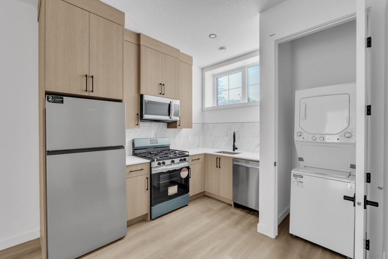 2706B 25 Ave Sw - Photo 3 of 20