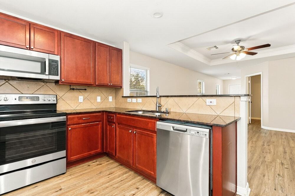 9927 Sanders Rose Ln - Photo 7 of 16