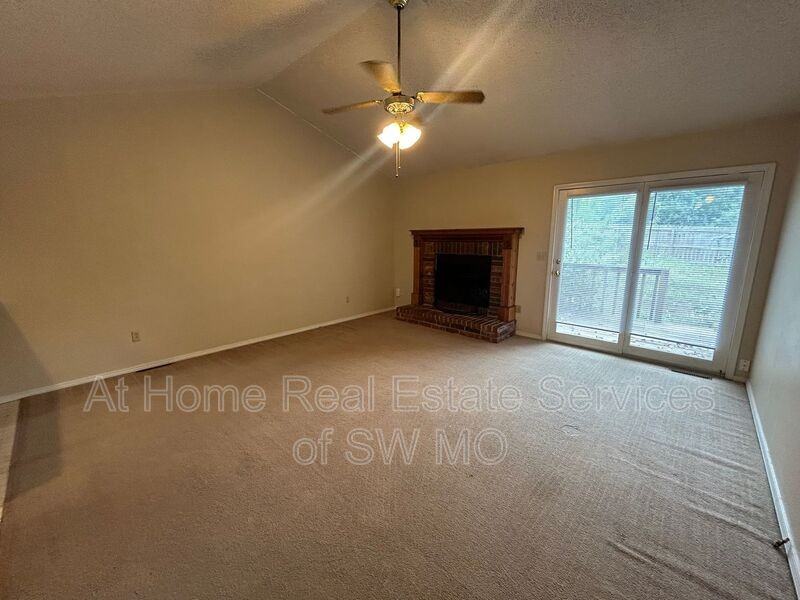 3816 W Sylvania St - Photo 4 of 14