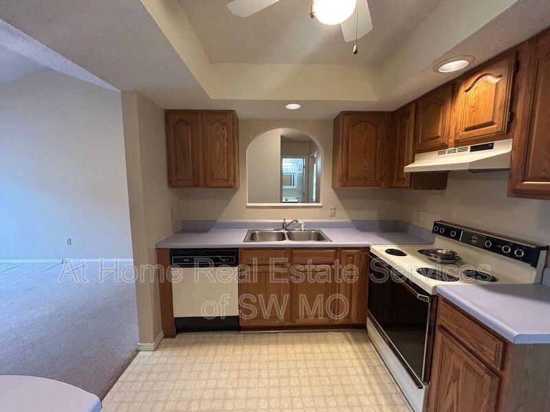 3816 W Sylvania St - Photo 7 of 14