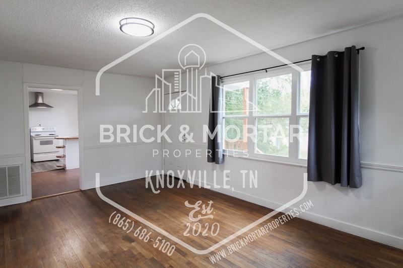 604 E Moody Ave - Photo 5 of 24