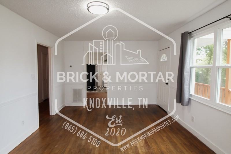 604 E Moody Ave - Photo 6 of 24