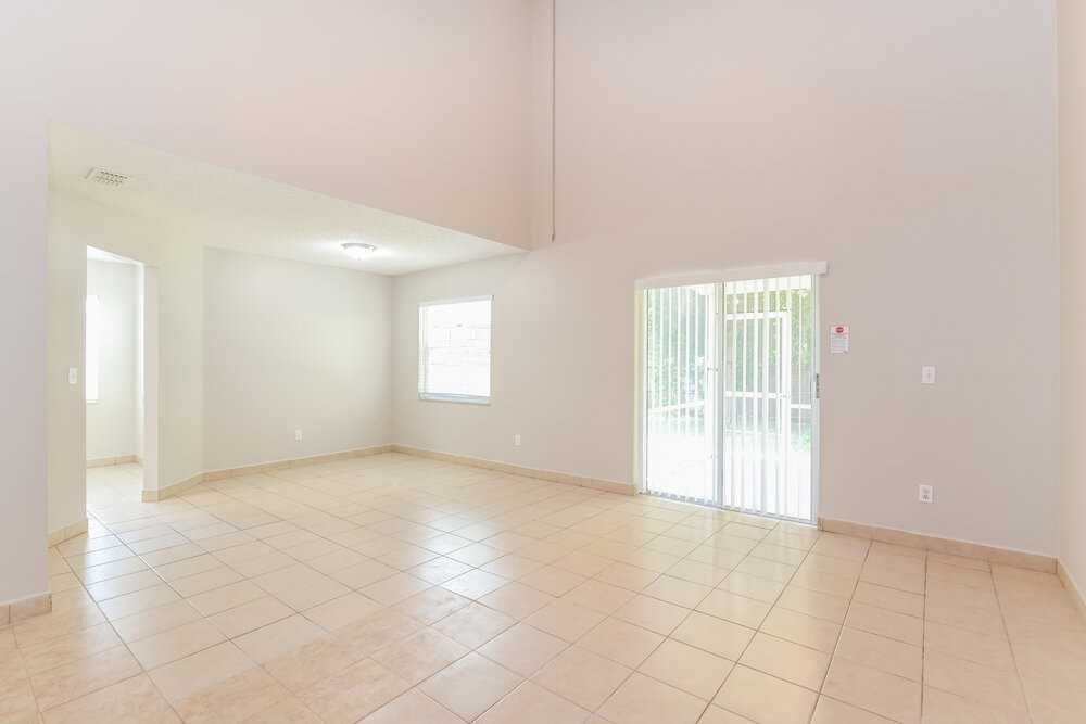 4728 Alexis Dr - Photo 4 of 17