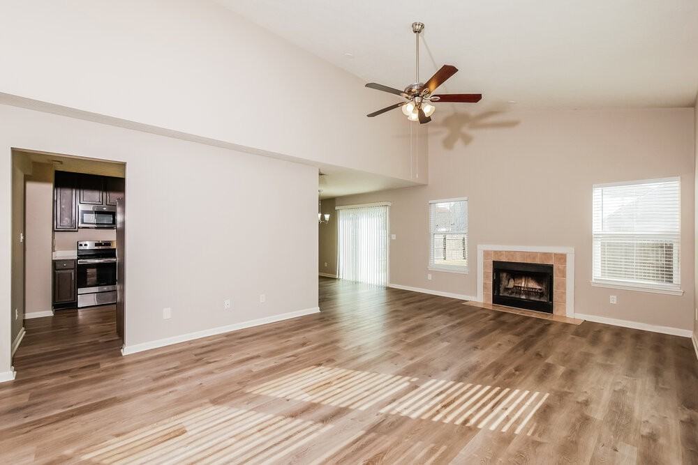 5723 Congressional Pl - Photo 5 of 17