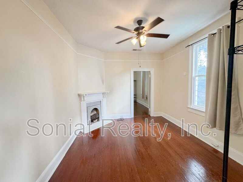 413 Cherokee St - Photo 3 of 11