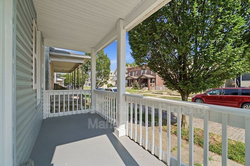 545 Cline St - Photo 5 of 50