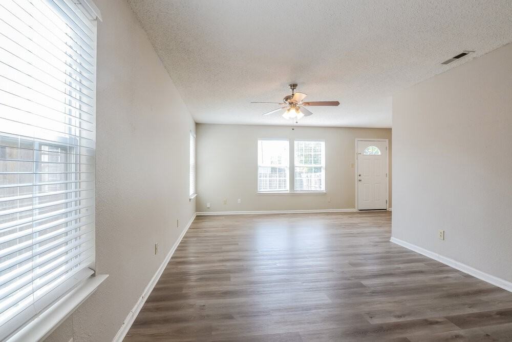1206 Kenwood Dr - Photo 5 of 17