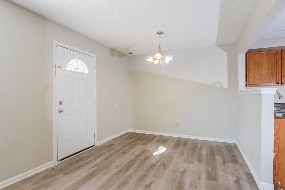 1206 Kenwood Dr - Photo 6 of 17