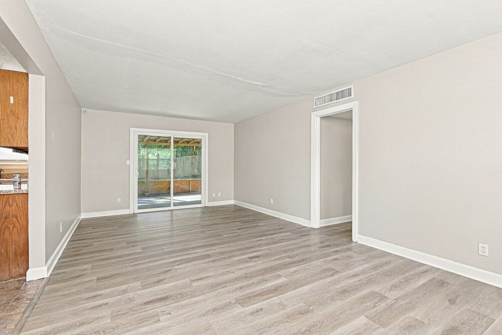 2130 Bills Dr - Photo 4 of 17
