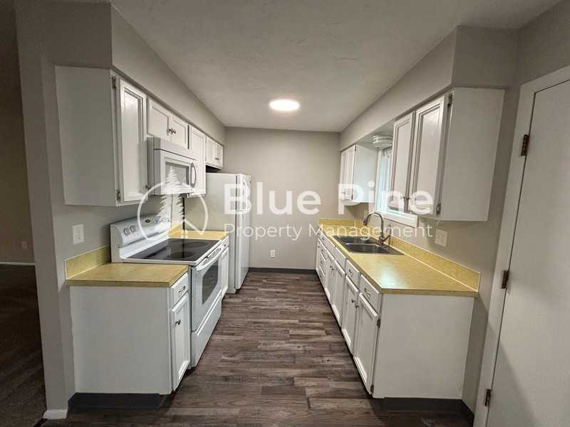 740 Garfield St #1 - Photo 5 of 17