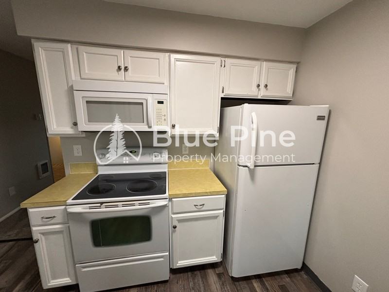 740 Garfield St #1 - Photo 6 of 17