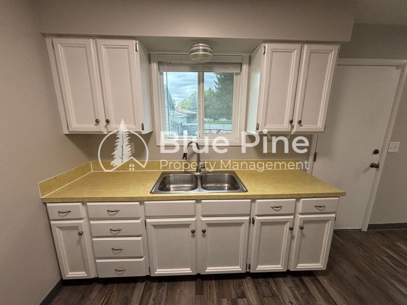 740 Garfield St #1 - Photo 7 of 17