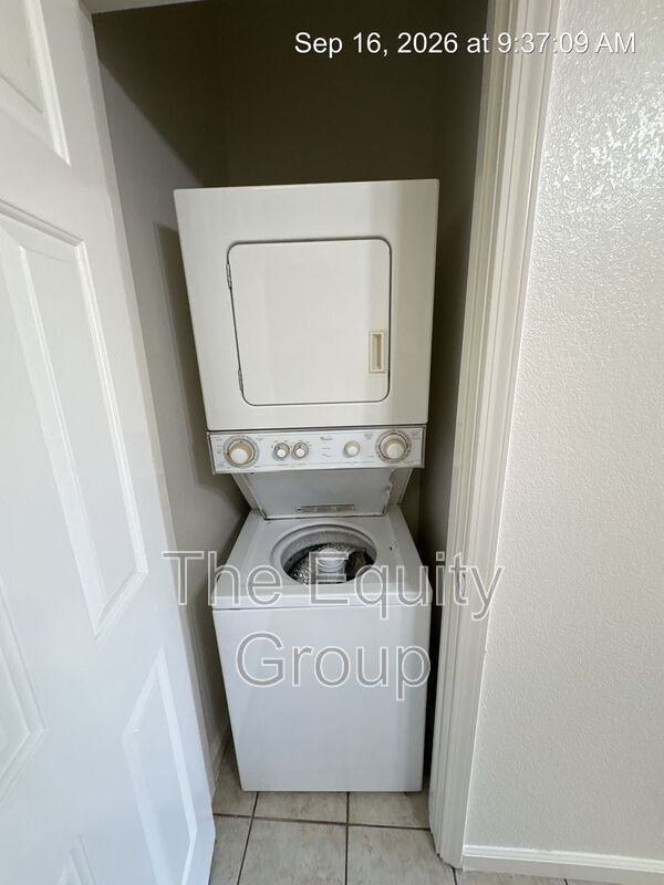 1319 S Crowe St #A - Photo 7 of 16