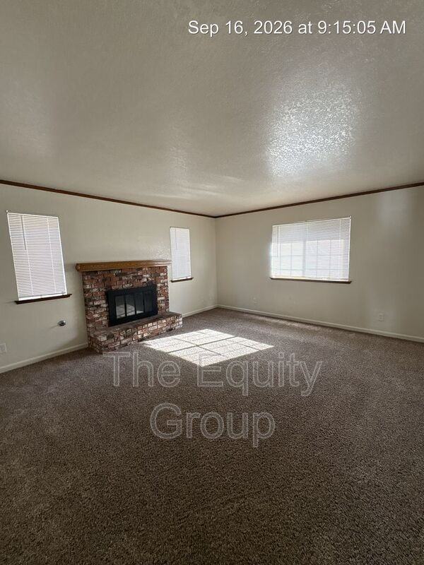 736 S Linwood St - Photo 3 of 16