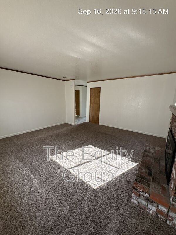 736 S Linwood St - Photo 4 of 16
