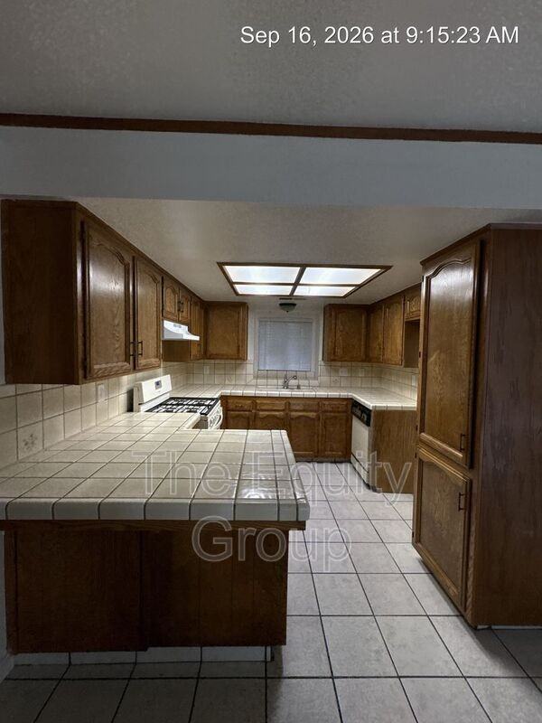 736 S Linwood St - Photo 5 of 16