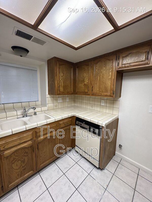 736 S Linwood St - Photo 6 of 16