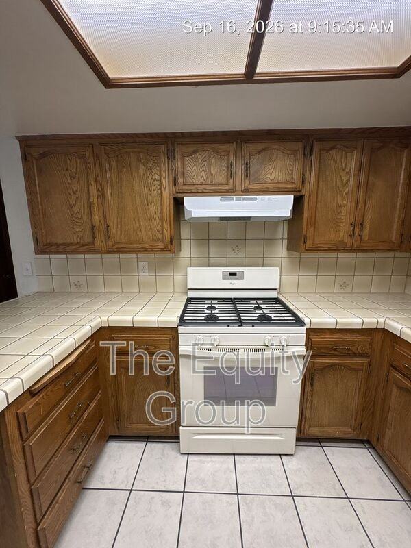 736 S Linwood St - Photo 7 of 16
