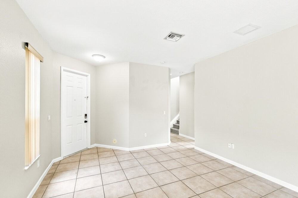 960 Ne 37th Ave - Photo 5 of 17